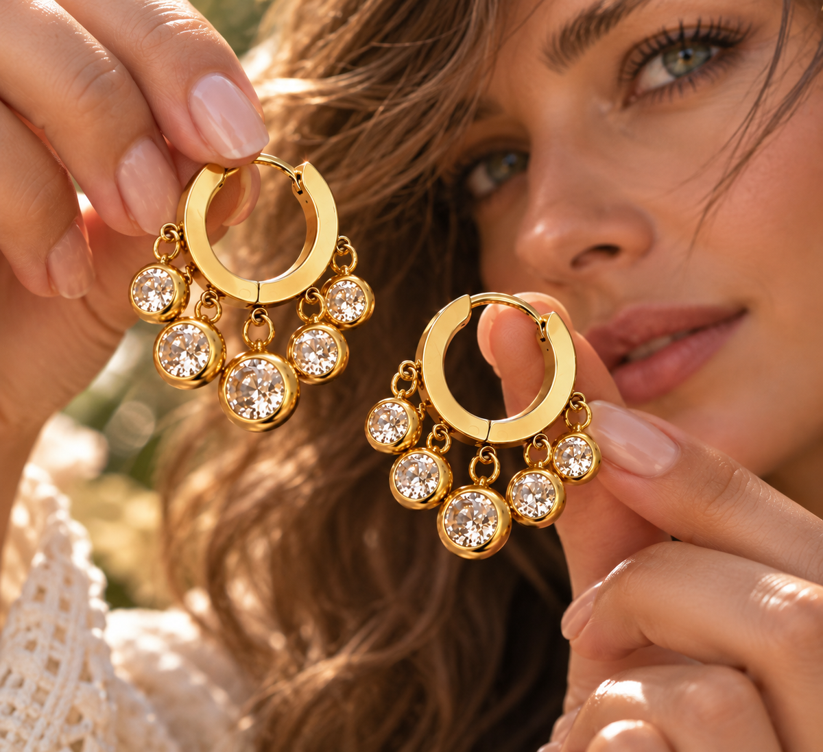Aros argolla de acero dorado con circones colgantes
