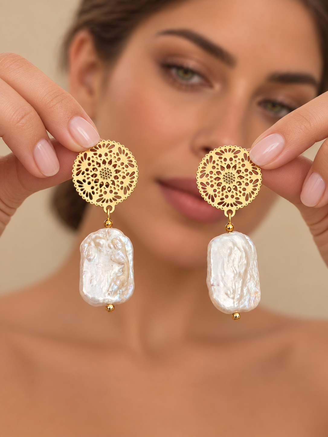 Aros de acero dorado con perla barroca rectangular — foto 3