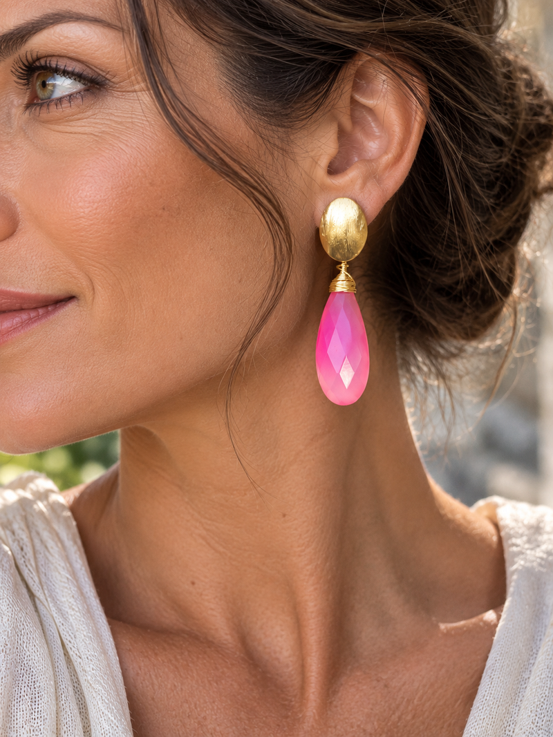 Aros bañados en oro con gota de calcedonia fucsia — foto 2