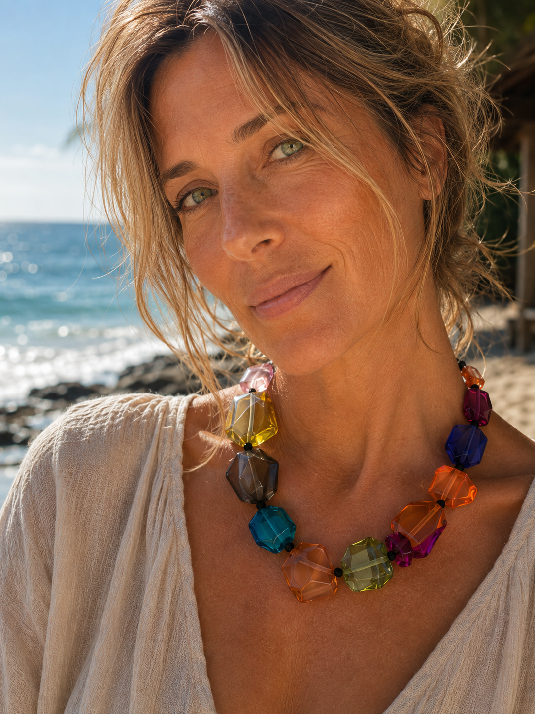 Collar Hippie Chic corto de acrilico en alegres colores.
