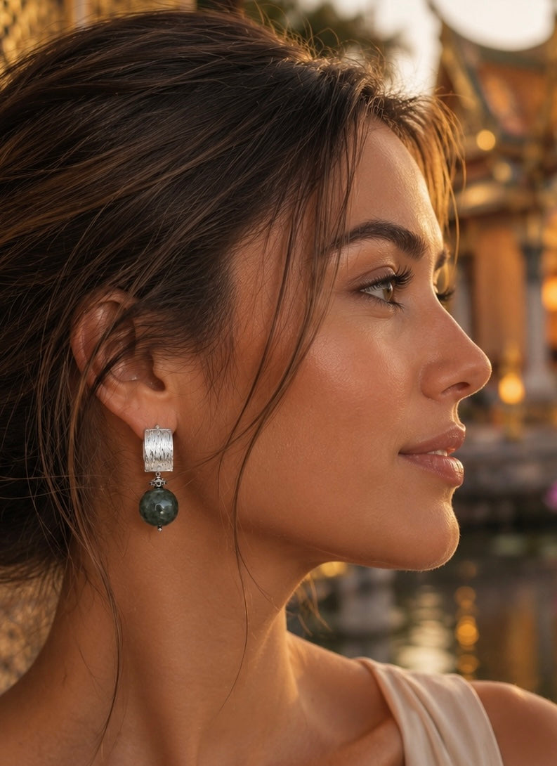 Aros Hippie Chic bañados en plata con elegante piedras naturales celestes grisaceas.