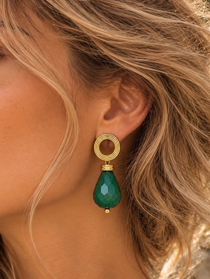 Aros bañados en oro con piedra natural verde