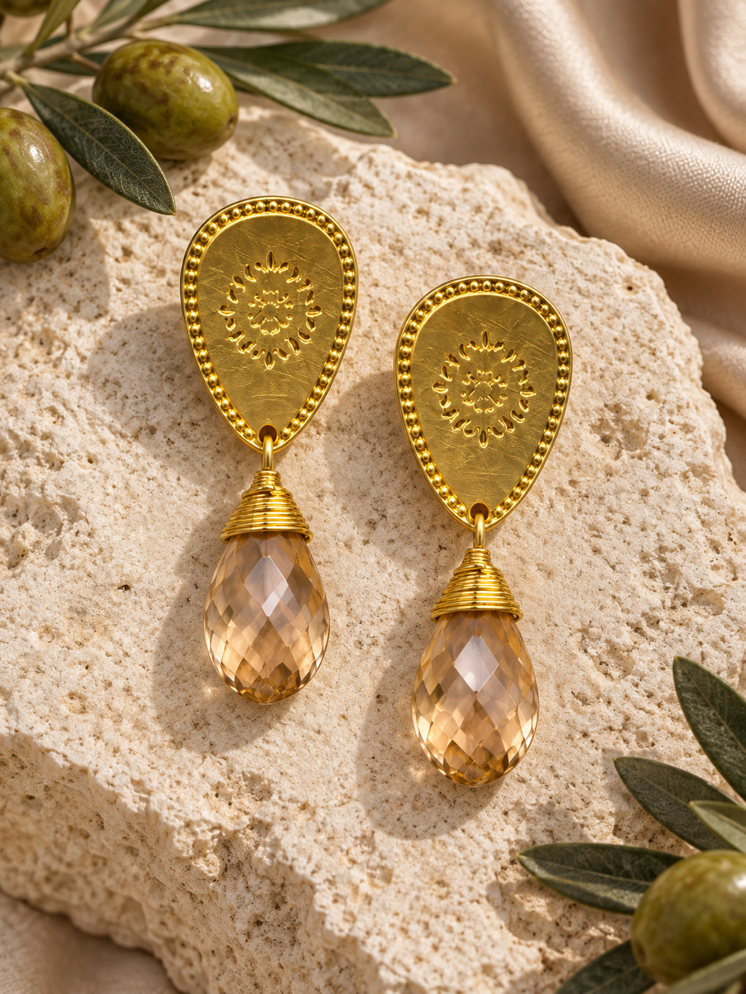 Aros bañados en oro con cristales rosa — foto 5