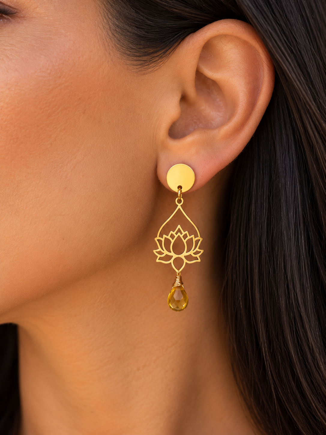 Aros con base en acero inoxidable dorado y piedra natural amarilla