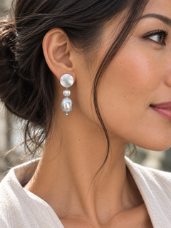 Aros bañados en plata con perla gris claro — foto 2