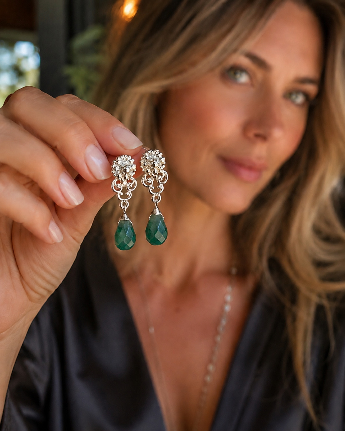 Aros Hippie Chic bañados en plata y preciosa Ágata verde. Largo 3.5 cm.