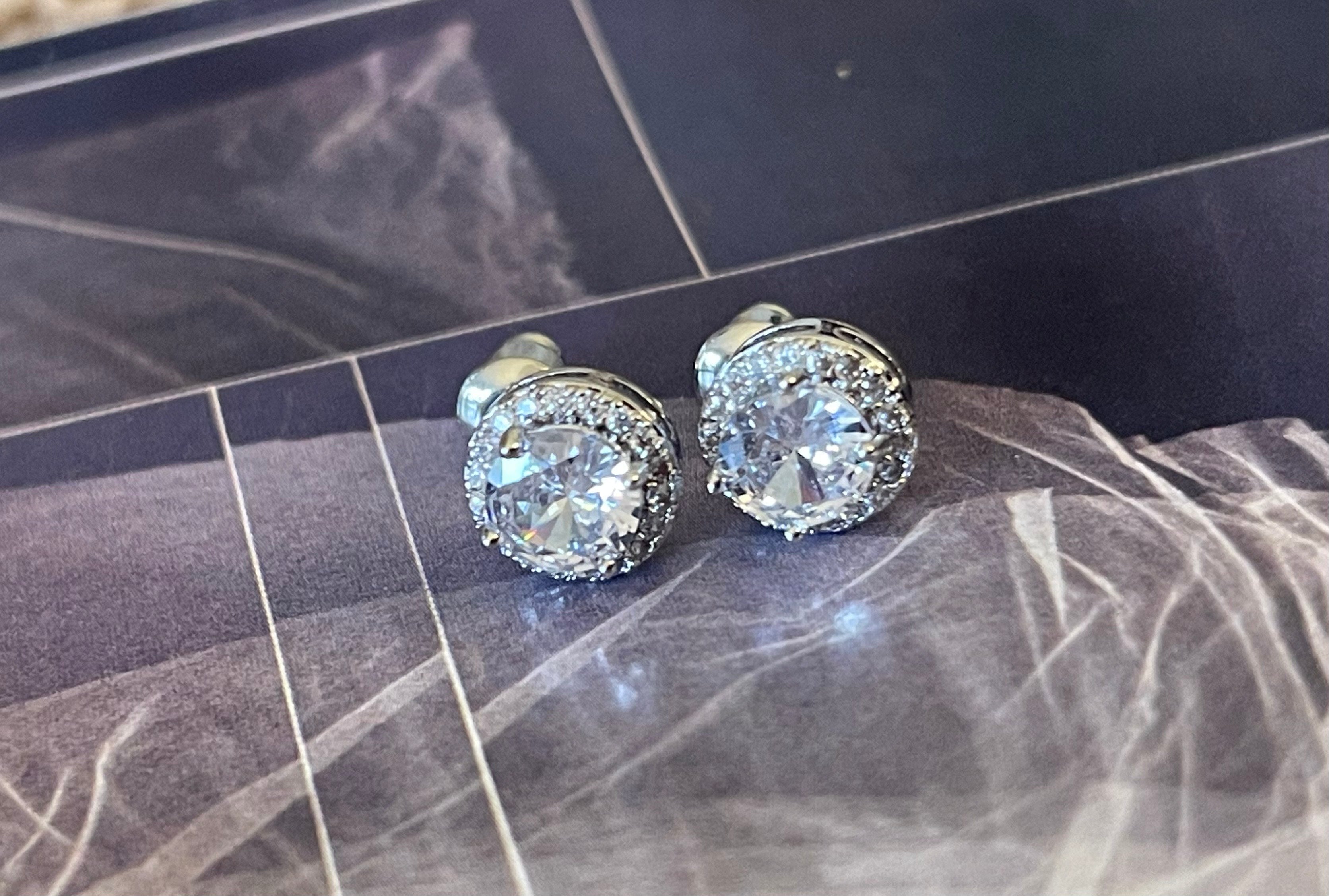 Aros Hippie Chic estilo Vintage de clasico diseño con maravillosos circones. Diametro 1 cm.