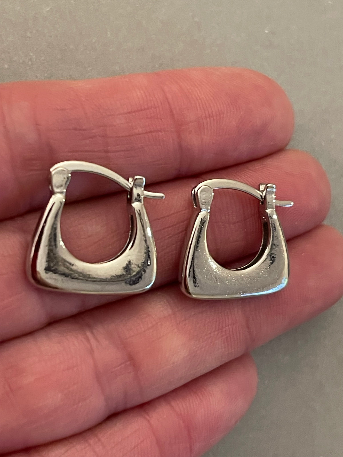 Aros plateados con forma de estribo — foto 8