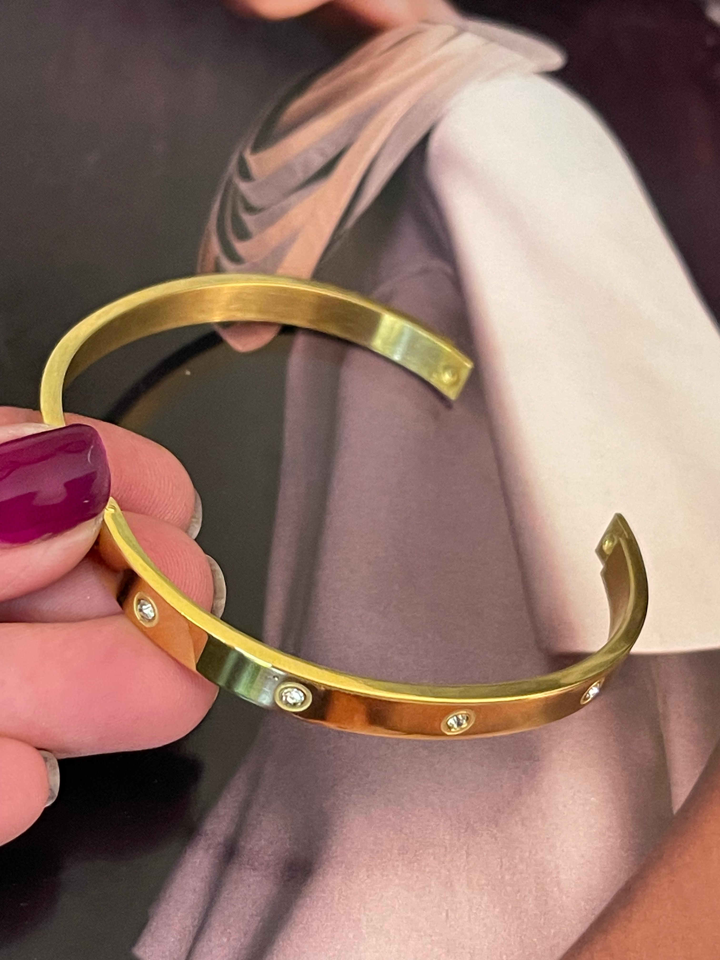 Pulsera Hippie Chic de acero inoxidable dorado y preciosos circones translusidos.