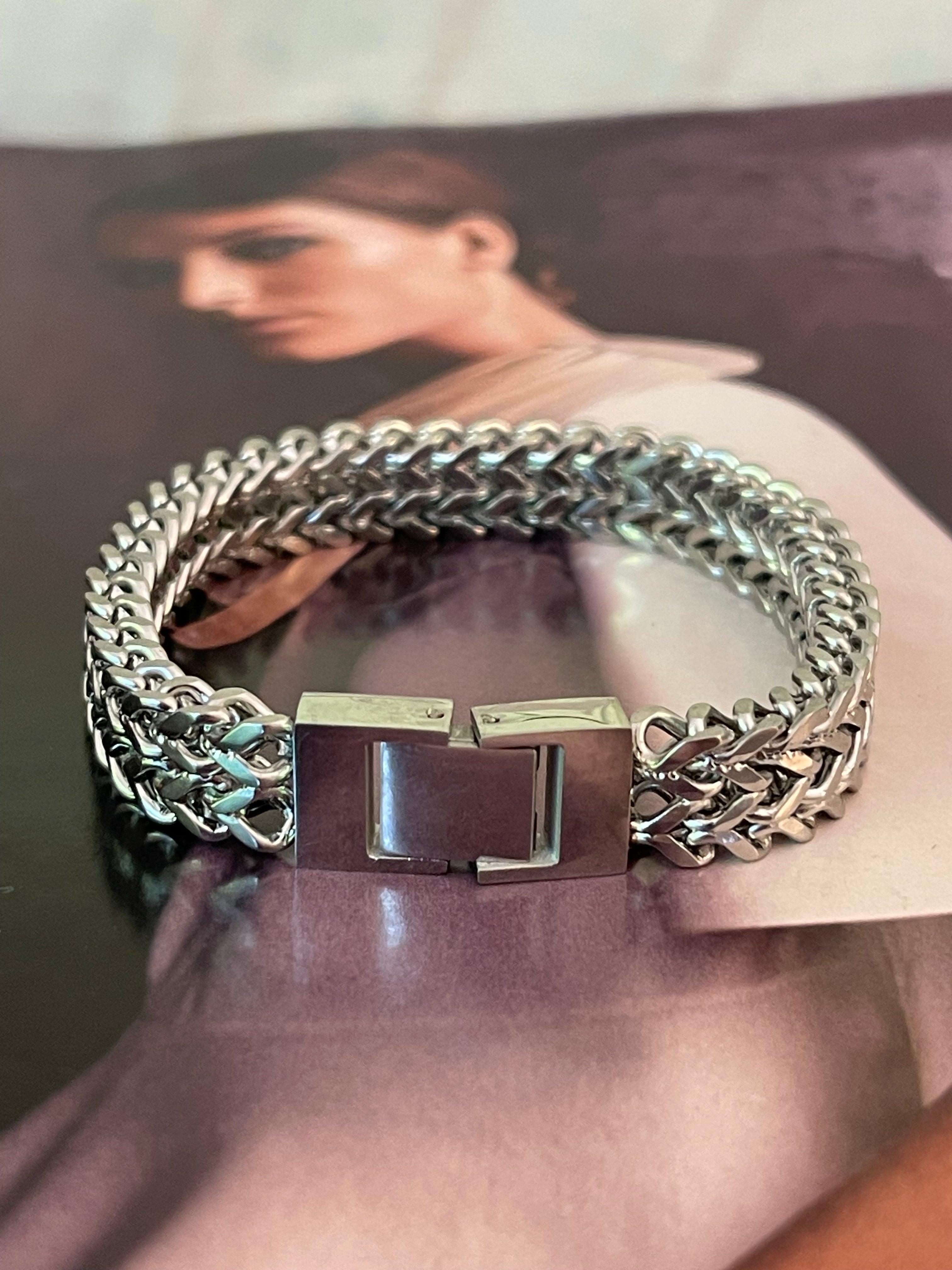 Pulsera Hippie Chic en acero inoxidable plateado con precioso tejido tipo espiga.