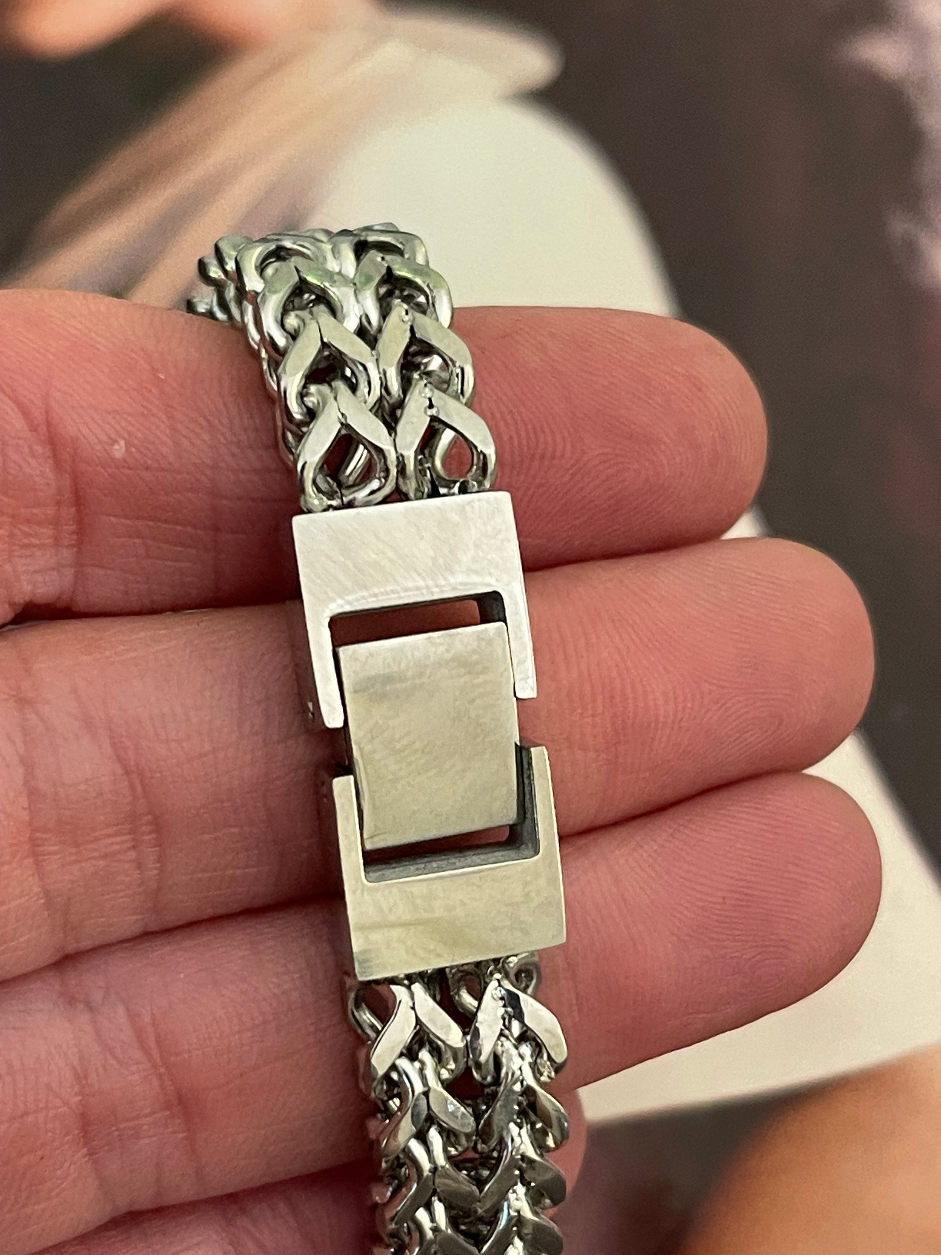 Pulsera Hippie Chic en acero inoxidable plateado con precioso tejido tipo espiga.