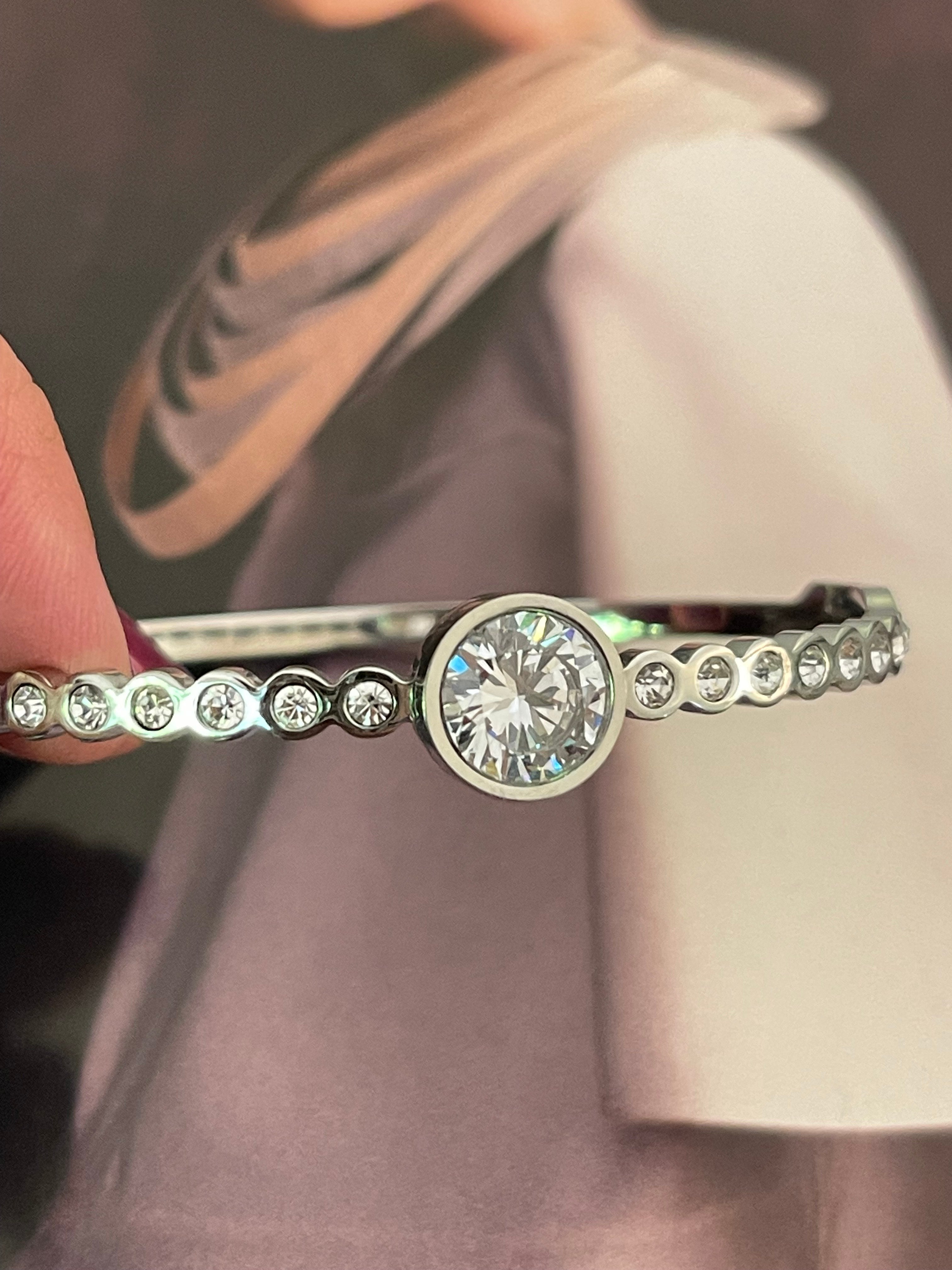 Pulsera Hippie Chic en acero inoxidable plateado y preciosos circones translusidos.