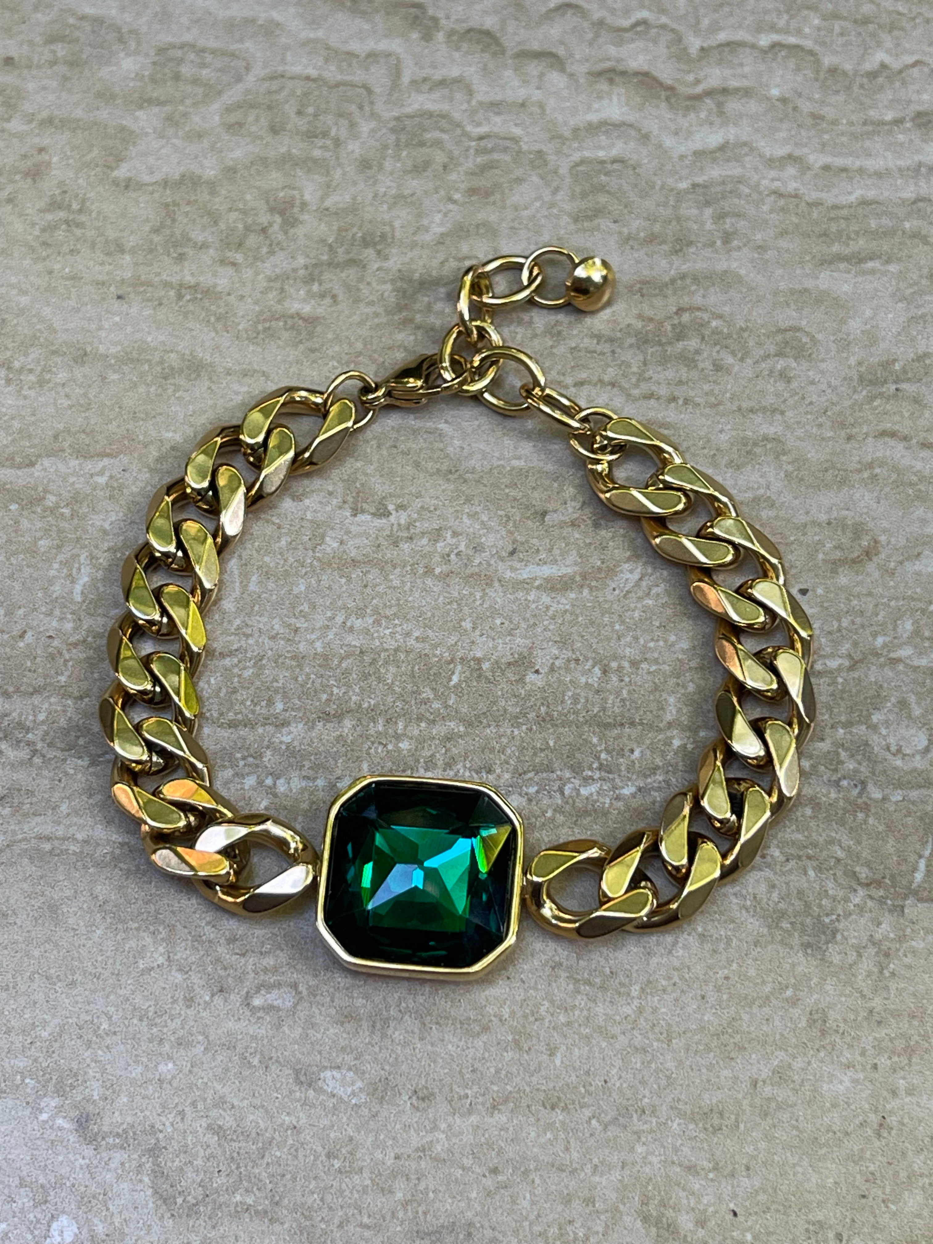 Pulsera Hippie Chic de acero inoxidable dorado y precioso cristal verde ingles.