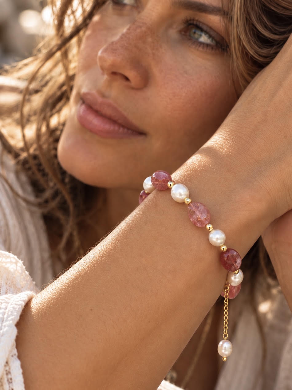 Pulsera ajustable de cuarzo frutilla y perlas