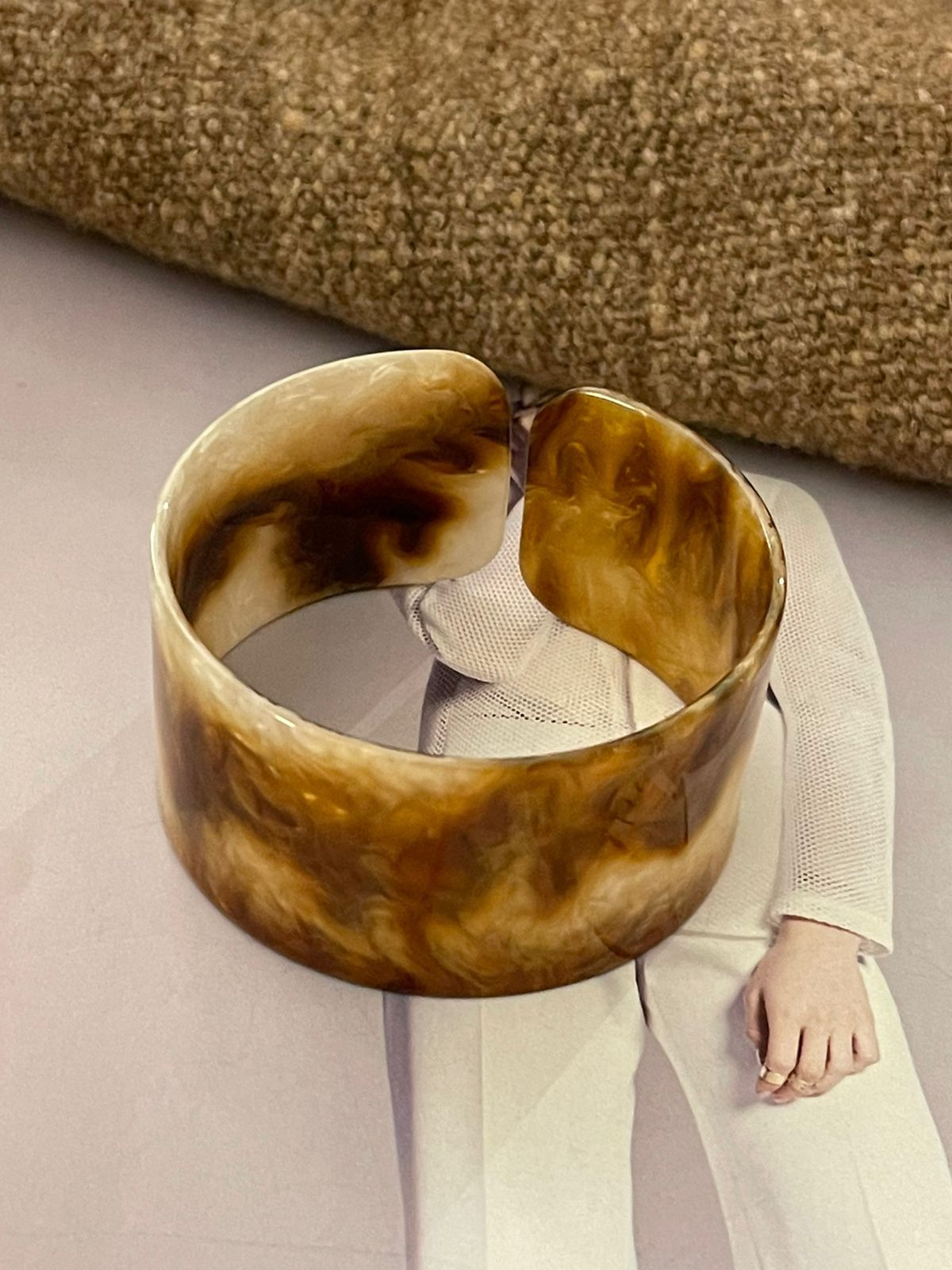 Pulsera Hippie Chic acrilico plana tonos ocres.