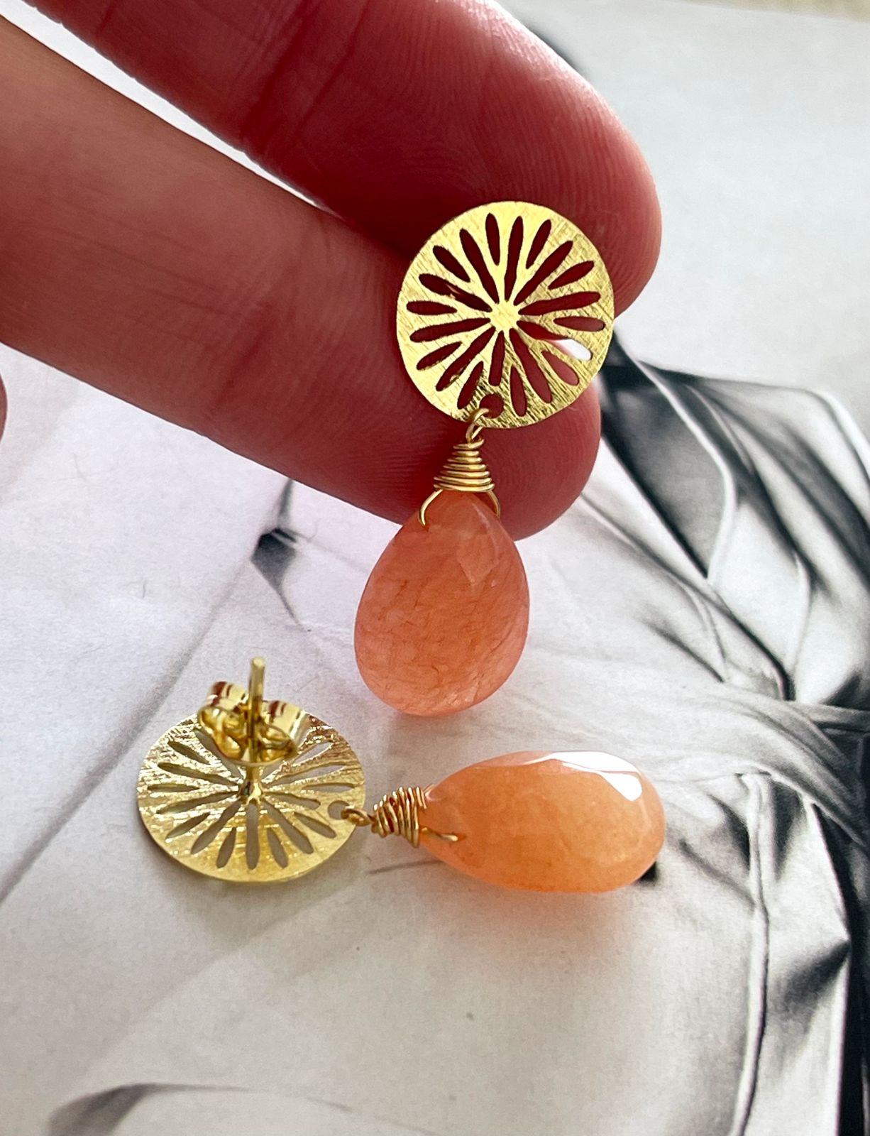 Aros Hippie Chic bañados en oro y piedra agata color damasco